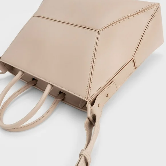 🔥Charles&Keith Nasrin Geometric Tote Bag Large Oat Large - Picture 2 of 11